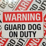 Warning | Guard dog on duty | metalen plaat