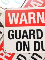 Warning | Guard dog on duty | metalen plaat links 20x30