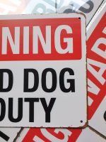 Warning | Guard dog on duty | metalen plaat rechts 20x30