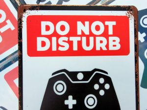 Metalen wandbord Do not disturb gamer at work 810666 20x30cm metaal detail 1