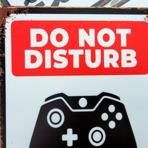 Metalen wandbord Do not disturb gamer at work 810666 20x30cm metaal detail 1