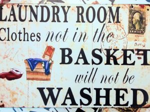 Laundry room | Clothes not in the basket will not be washed wandbord 20x30 huis tuin keuken 810766