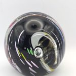 Glazen paperweight zwarte swirl met roze en groen - p13