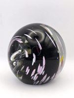 Glazen paperweight zwarte swirl met roze en groen - p13 - Afbeelding 4