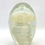 Glazen paperweight met grote goud-witte kwal - p14
