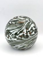Glazen paperweight groen-wit gemarmerd met goud - p16