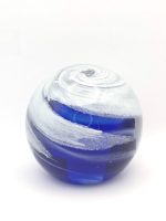 Glazen paperweight paars-blauwe planeet met witte wolken - p18 - Afbeelding 2