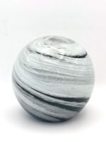 Glazen paperweight groen-blauwe planeet met witte wolken - p19