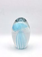 Glazen paperweight met lichtblauwe kwal - p2