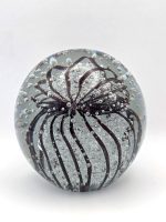 Glazen paperweight met zwarte spin - p20