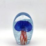 Glazen paperweight met blauw-oranje kwal - p21