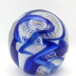 Glazen paperweight blauw-wit-gouden swirl - p23
