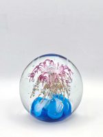 Glazen paperweight roze bloem met blauwe basis - p29