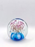 Glazen paperweight roze bloem met blauwe basis - p29 - Afbeelding 2