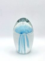Glazen paperweight met brede lichtblauwe kwal - p4 - Afbeelding 2