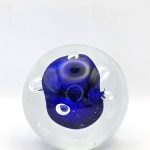 Glazen paperweight blauwe kubus met luchtbellen - p6