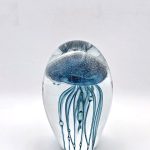 Glazen paperweight met blauw-grijze kwal - p7