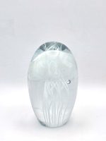 Glazen paperweight met witte kwal - p8
