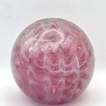 Glazen paperweight roze golfpatroon - p9